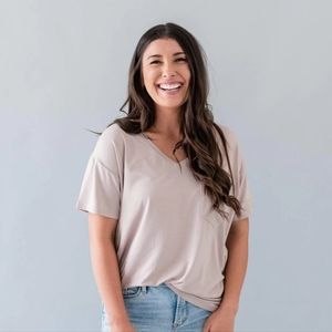 Kyte Women's relaxed fit V-Neck, Sunset, Large